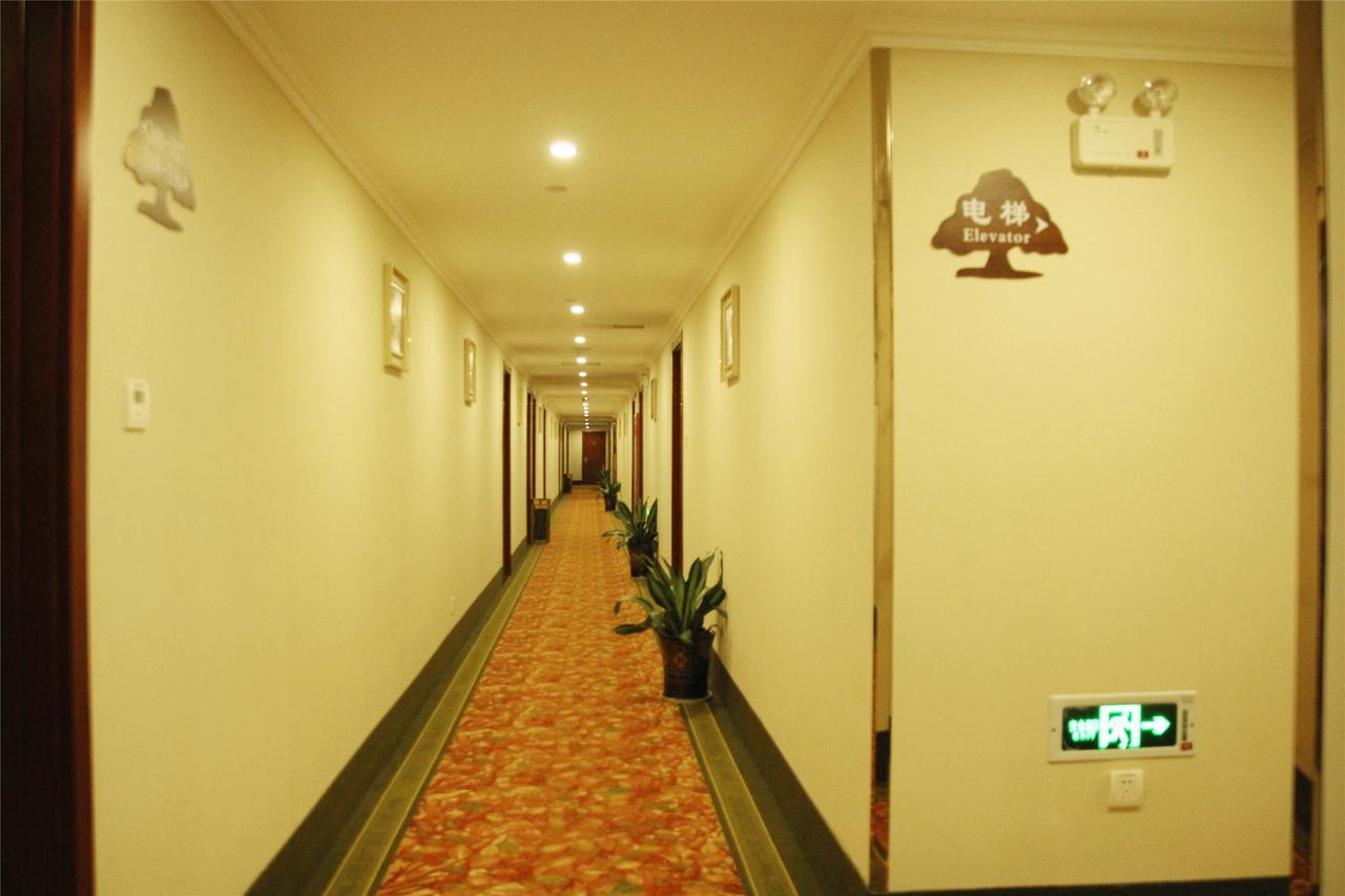 Shells Hanzhong City High Railway Station Renmin Road Hotel Buitenkant foto